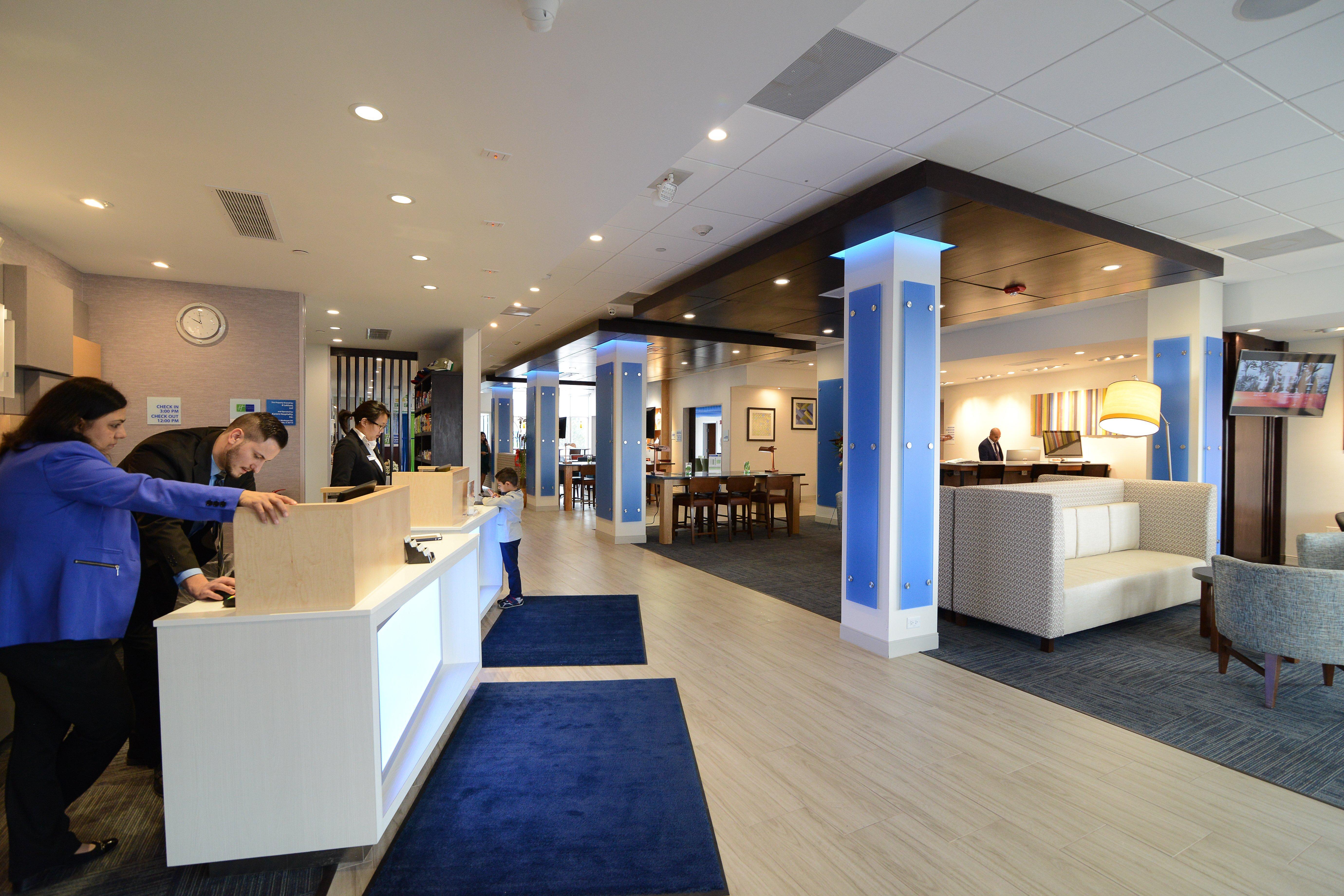 Holiday Inn Express & Suites Chicago North Shore - Niles By Ihg Εξωτερικό φωτογραφία