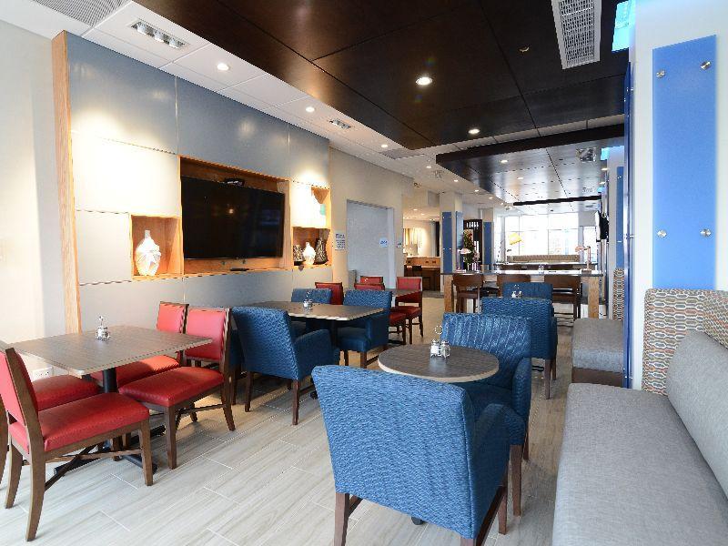 Holiday Inn Express & Suites Chicago North Shore - Niles By Ihg Εξωτερικό φωτογραφία
