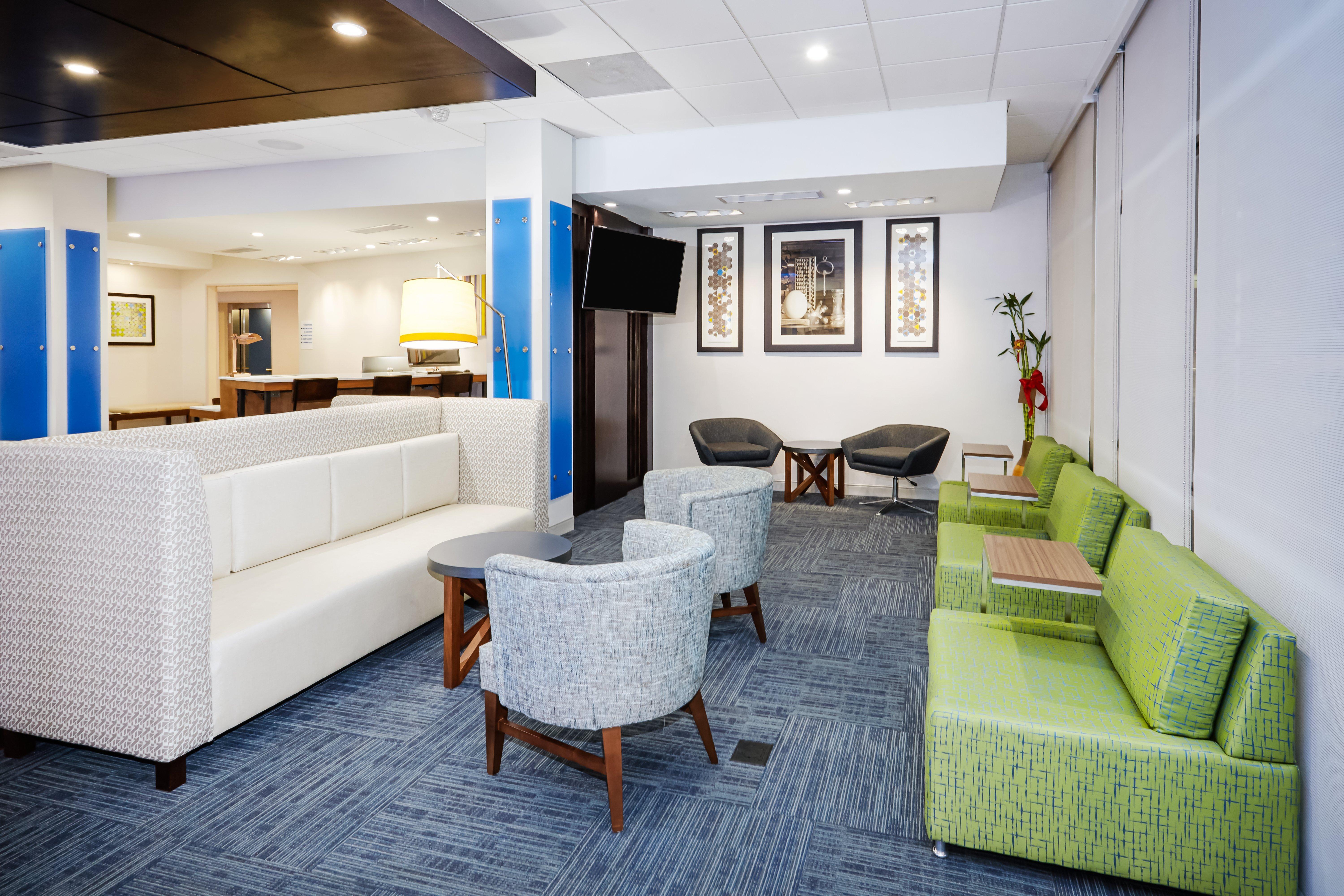 Holiday Inn Express & Suites Chicago North Shore - Niles By Ihg Εξωτερικό φωτογραφία