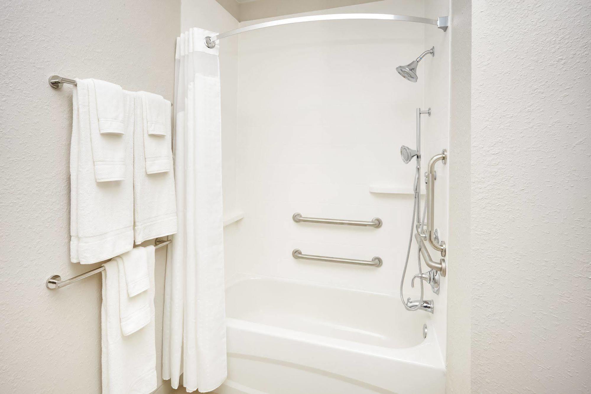 Holiday Inn Express & Suites Chicago North Shore - Niles By Ihg Εξωτερικό φωτογραφία