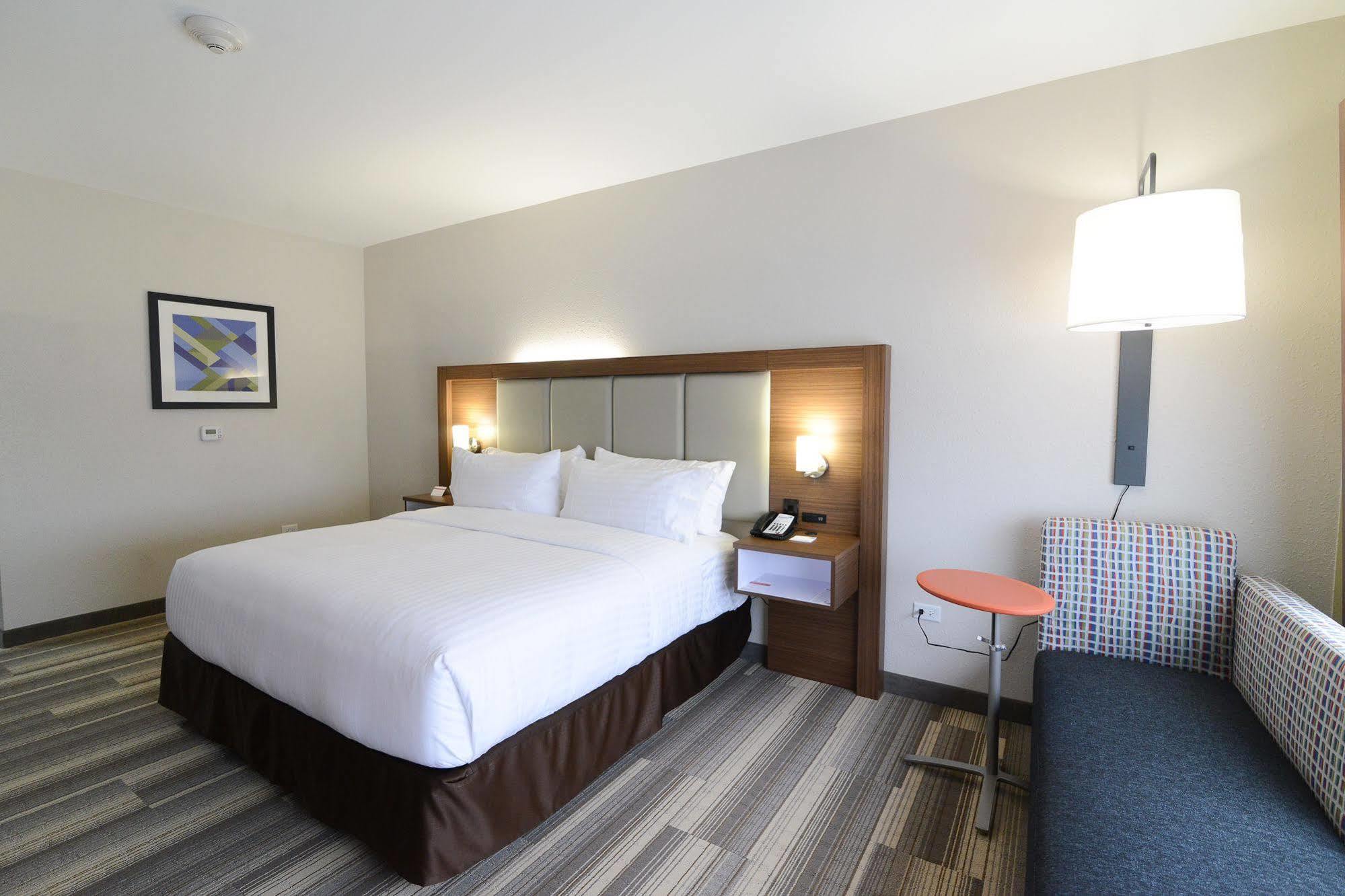Holiday Inn Express & Suites Chicago North Shore - Niles By Ihg Εξωτερικό φωτογραφία