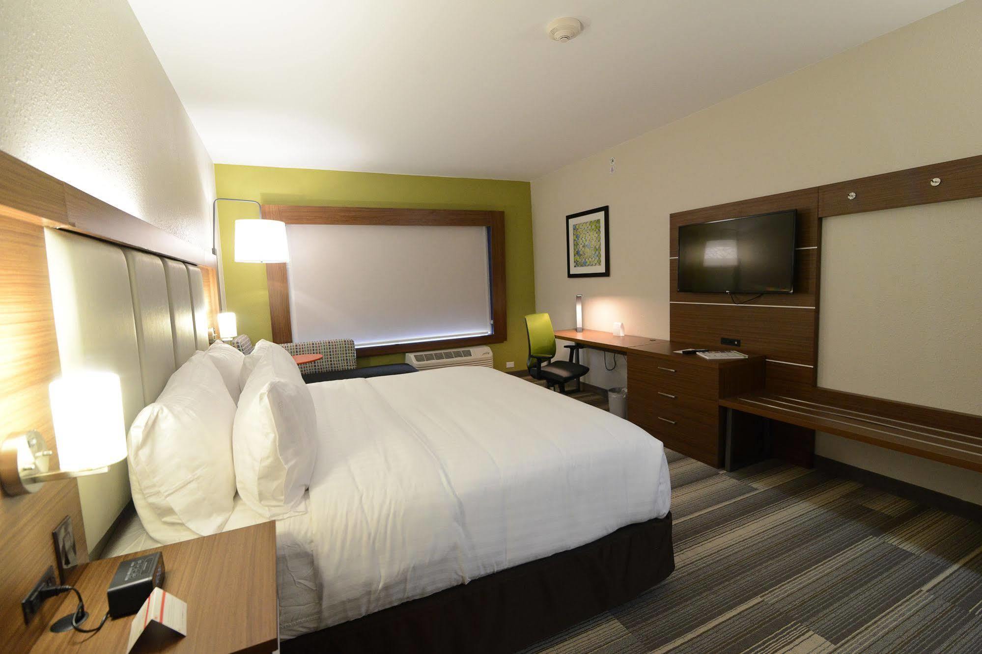 Holiday Inn Express & Suites Chicago North Shore - Niles By Ihg Εξωτερικό φωτογραφία